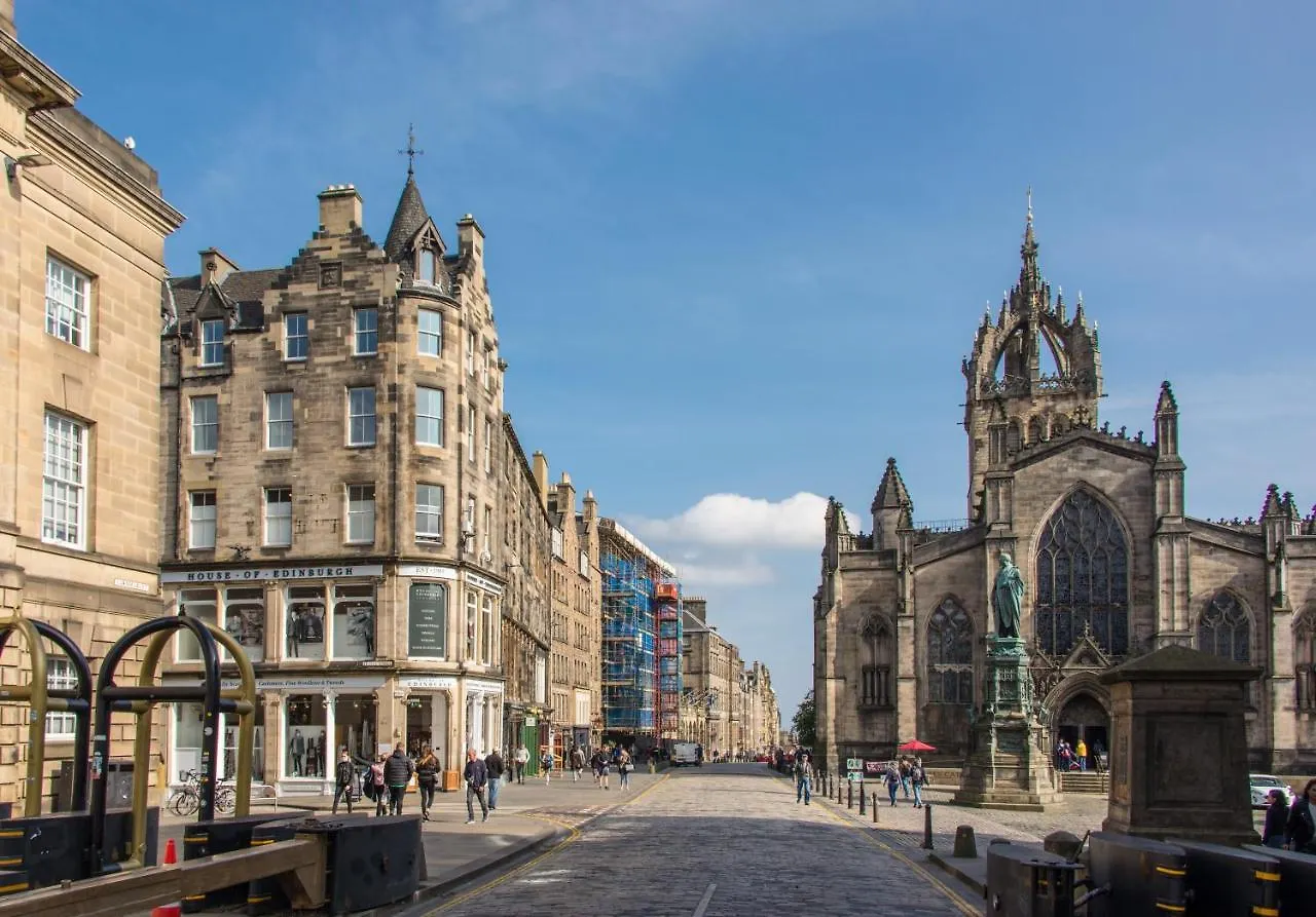 St Giles Royal Mile Apartment Edinburgh