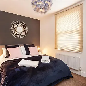 https://apartment-5-blue-bridge-court.yorkshirehotels.net